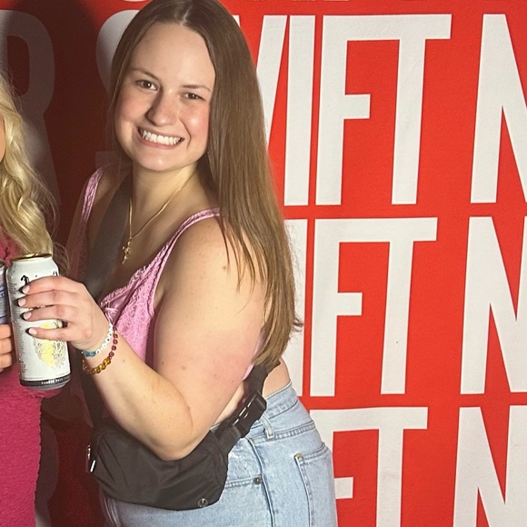 Meet your Posher, Anna - Picture 1 of 1